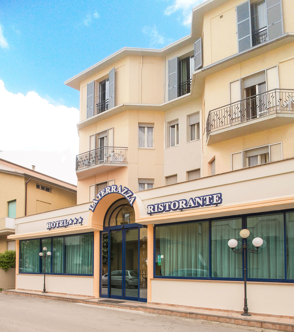 Hotel-perfetto-per-una-vacanza-al-mare-in-coppia-ancona